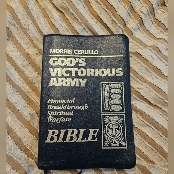 1996 Financial Breakthrough Spiritual Warfare Bible by Morris Cerullo Leather - Picture 16 of 16